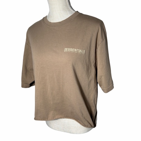 DR Essentials Tan Women’s Minimalist Trendy Cropped Tee - Picture 3 of 4